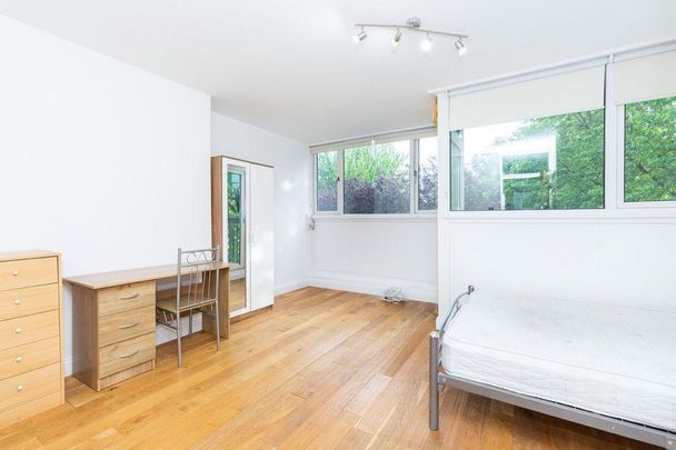 3 bedroom flat to rent - Photo 1