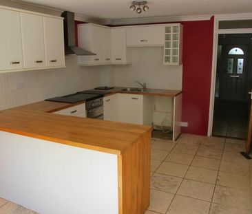 3 bedroom terraced house to rent - Photo 6