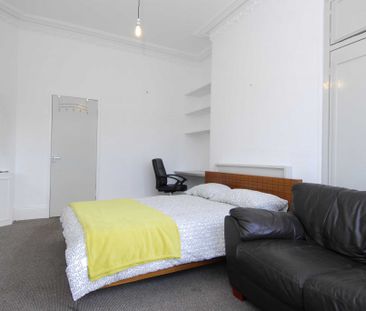 36 Houndiscombe Road, Flat 1 - Photo 4