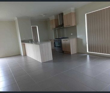 Beautiful 4-Bedroom Family Home - Photo 4