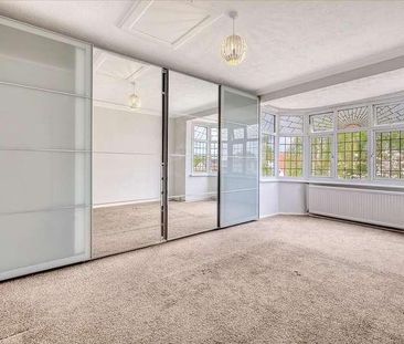 Dukes Avenue, Theydon Bois, Epping, Essex, CM16 - Photo 4