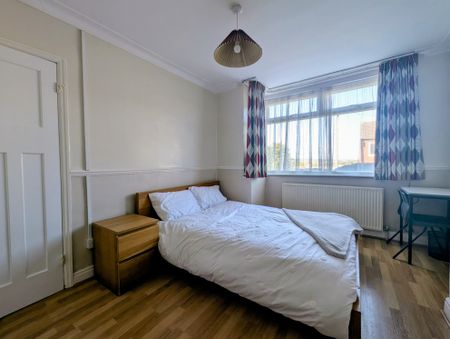 Kelso Gardens, Woodhouse - Photo 5