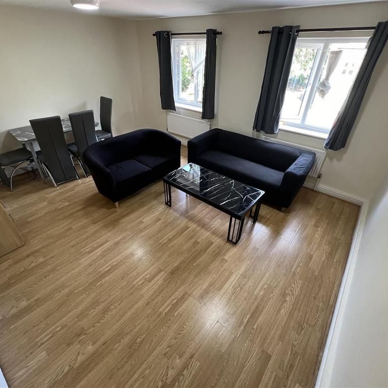 3 bedroom apartment to rent - Photo 1