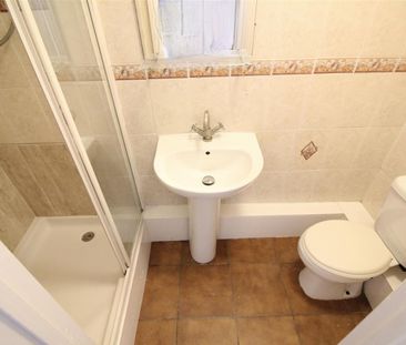 Chertsey Bridge Road, Chertsey - Photo 6