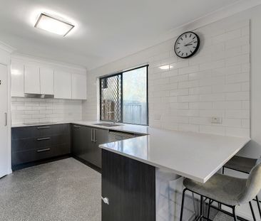 Low Maintenance 3 Bedroom Home in the heart of Carindale - Photo 3