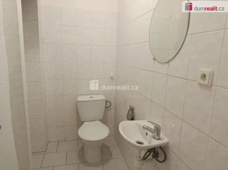 Pěkný podkrovní byt 1+kk, Praha 10 - Strašnice - Photo 5