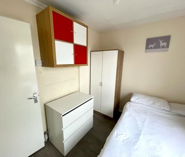 Room in a Shared Flat, Wager Street, E3 - Photo 2