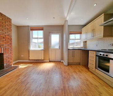 2 bedroom terraced house to rent - Photo 4