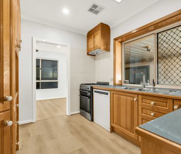 Spacious Family Home with fantastic Indoor–Outdoor Living! - Photo 1