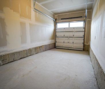 For Lease - 20 Littlewood Drive, Whitby, Ontario - Photo 6