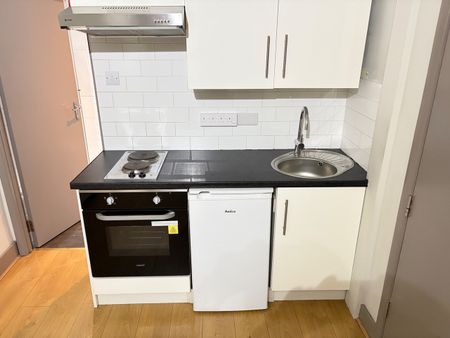 Studio Flat, Very Near Iverson Road Area, NW6 - Photo 3