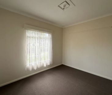 Beautifully updated and comfortable home - Photo 5