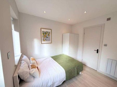 4 bedroom flat to rent - Photo 5