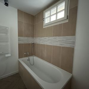 Location Maison 6 pièces 151m² LE VIEIL BAUGE 49150 - Photo 3