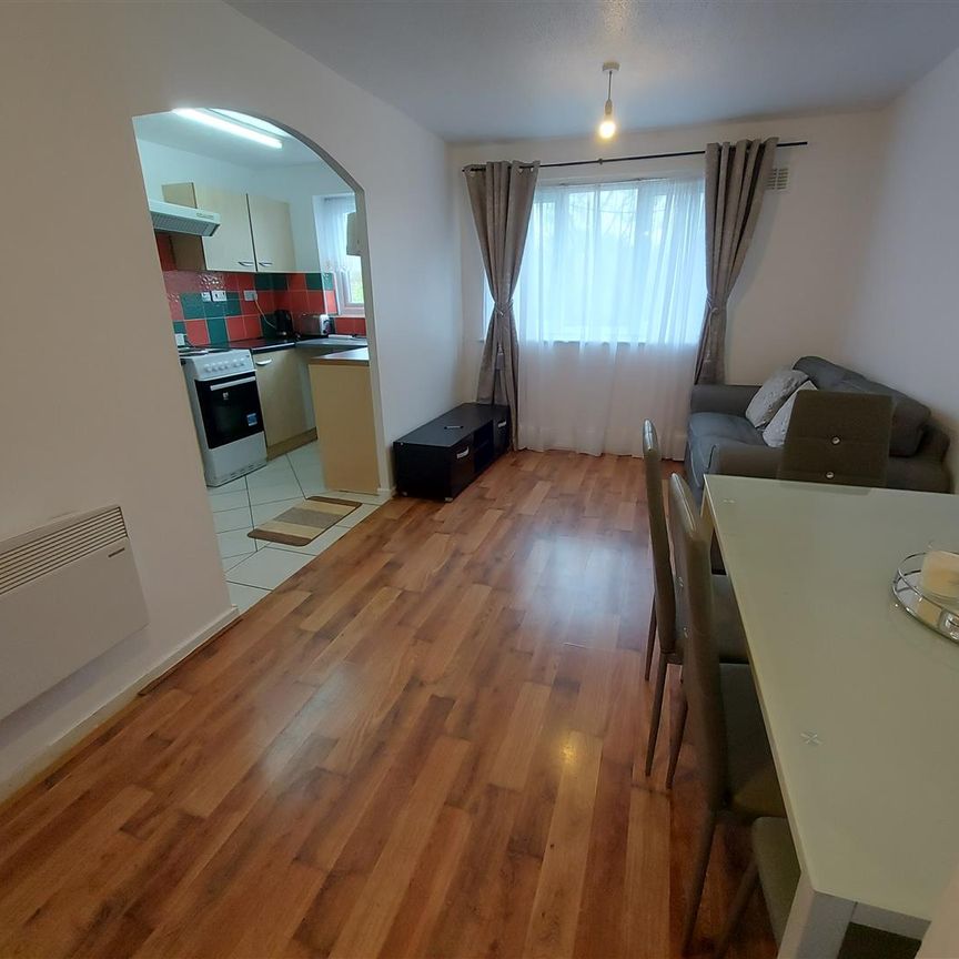 1 bed flat to rent in Springwood Crescent, Edgware, HA8 - Photo 1