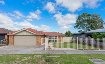 3 BEDROOM HOME IN CRANBOURNE WEST! - Photo 5
