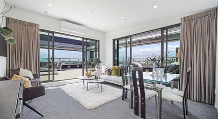Furnished Three Bedroom Penthouse Apartment - Photo 5
