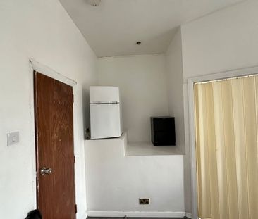 Studio Flat, Dudley Road, B18 - Photo 2