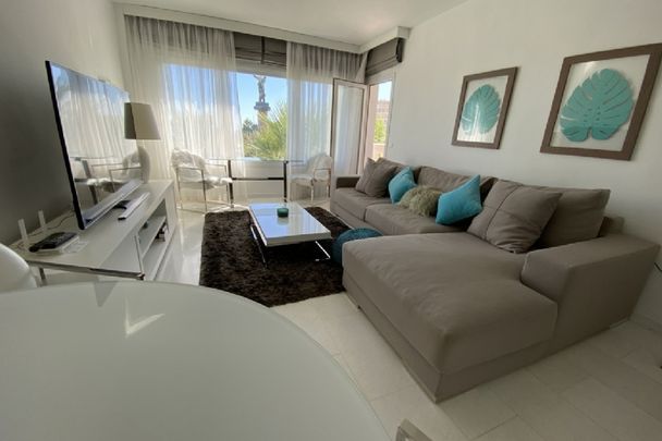 2 Bedroom Apartment For Rent in Puerto Banús, Málaga - Photo 1