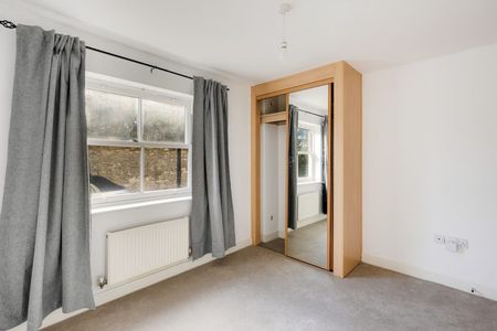 1 Bed Flat - Photo 3