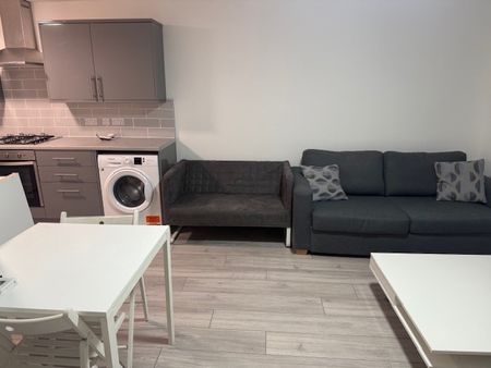 2 Bed Maisonette, Syon Park Close, NG2 - Photo 2