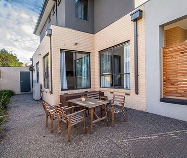 1/10 Davison Street, MITCHAM - Photo 2