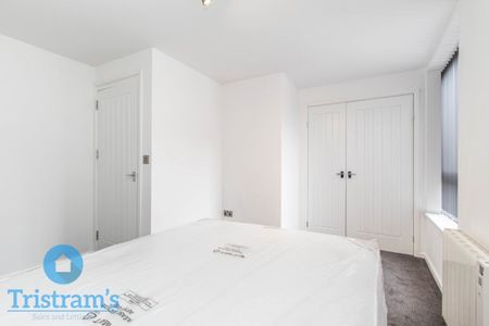 2 bed Flat for Rent - Photo 2