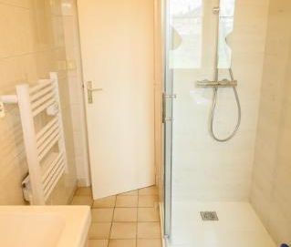 DOURGES: centre-ville maison de type 4 à 900 euros - Photo 5