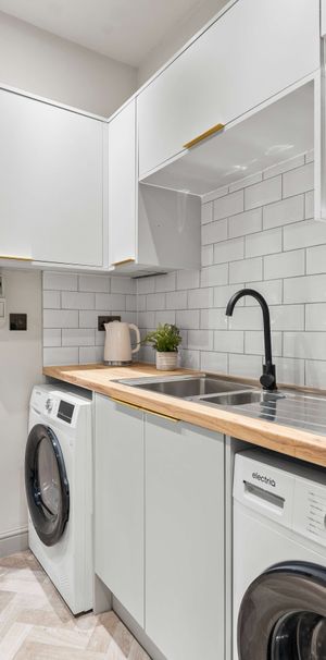 Spectacular refurbished Studios and Double en-suites Room 5 - Photo 1