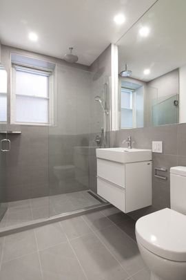 2068 Sherbrooke - Photo 1
