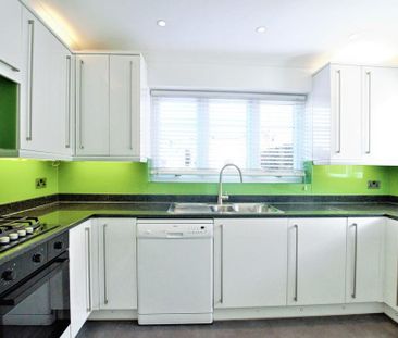 3 bedroom end of terrace house to rent - Photo 5
