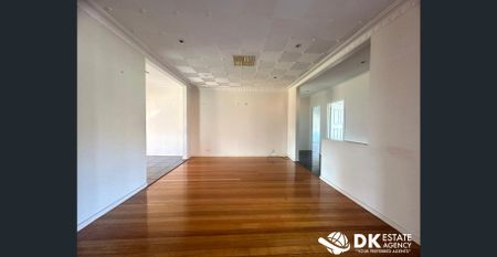 Conveniently Located in St Albans - Photo 3