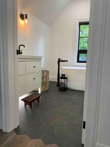 For Lease - 91 Jerseyville Road, Hamilton, Ontario - Photo 4