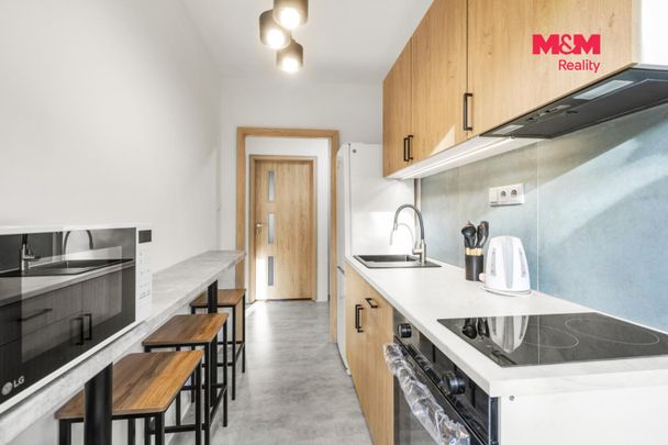 Pronájem bytu 1+1 69 m², Kosmonautů 166, Pardubice Polabiny - Photo 1