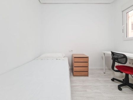 Carrer de Ramiro de Maeztu, Valencia, Valencian Community 46022 - Photo 3