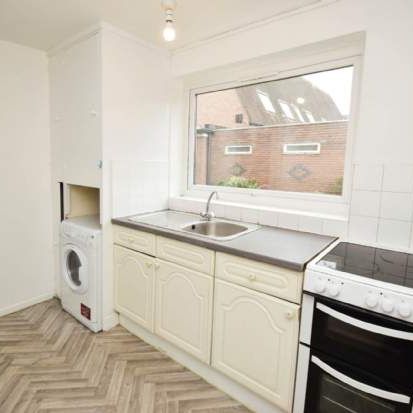 2 bedroom property to rent in Wirral - Photo 1