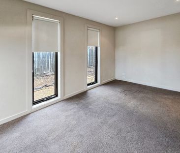 Stylish, Secure & Perfectly Positioned Family Home - Photo 4