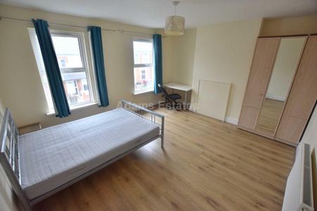 6 bedroom terraced house to rent - Photo 4