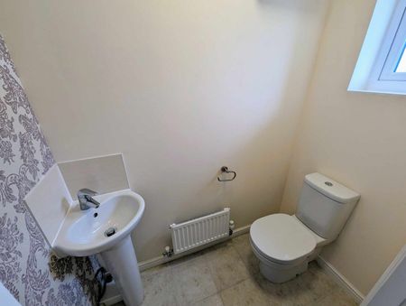 A 4 Bedroom Terraced - Photo 5