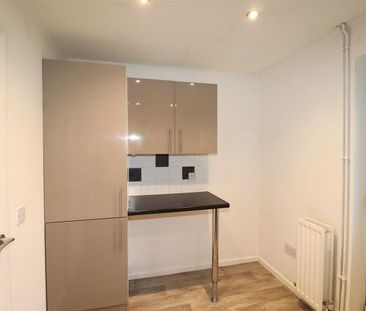 2 BED Terraced House To rent - Photo 2