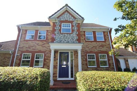 4 bedroom detached house to rent - Photo 3