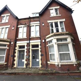 1 bedroom Studio in Cardigan Road, Leeds - Photo 1