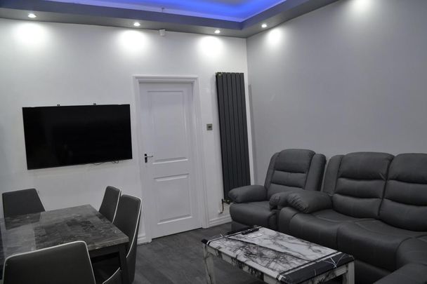 6 bedroom house to rent - Photo 1