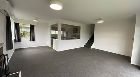 Spacious 3-Bedroom Family Home with Huge Backyard - Photo 4