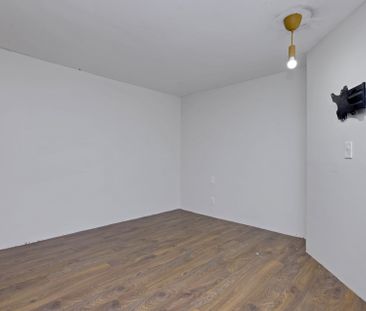 For Lease - 20 Meadowbank Drive, South of Baseline to Knoxdale, Ont... - Photo 5