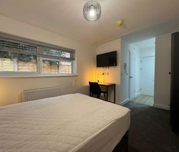 1 bedroom in a house share to rent - Photo 5