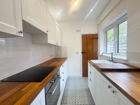 2 bedroom terraced house to rent - Photo 4