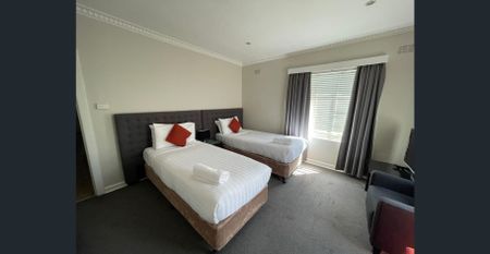 2 Bedroom apartment in the Heart of St Kilda w parking and fitness centre - Photo 2