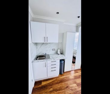 Room in a Shared House, Links Avenue, SM4 - Photo 6