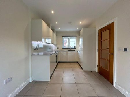 3 bedroom semi-detached house to rent - Photo 5